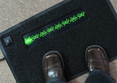 http://www.lostinbrittany.org/blog/wp-content/uploads/images/2007-09/invaders_doormat_animated.gif